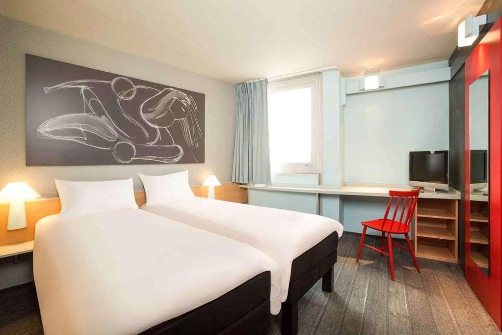 Отель Ibis Paris Женвилье Номер фото