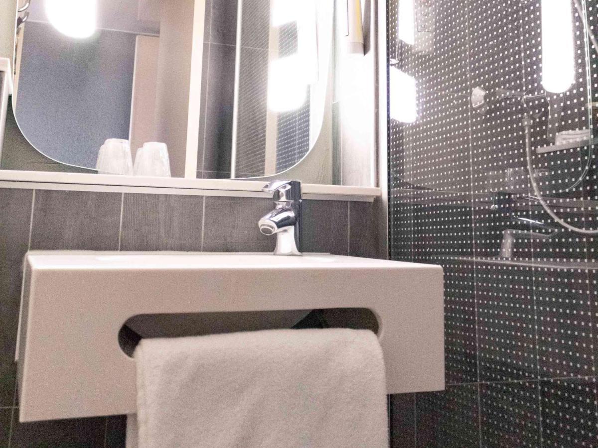 Отель Ibis Paris Женвилье Экстерьер фото