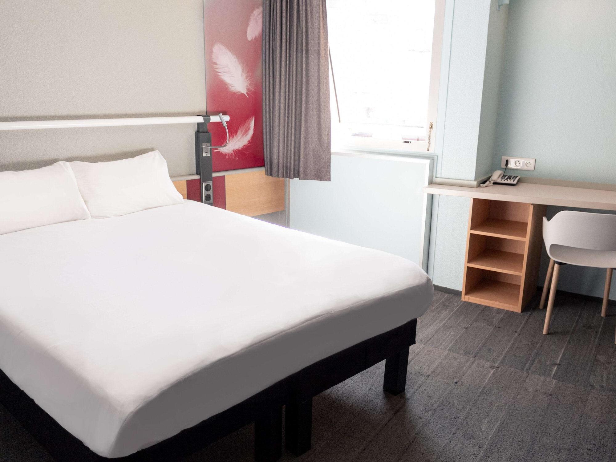 Отель Ibis Paris Женвилье Экстерьер фото