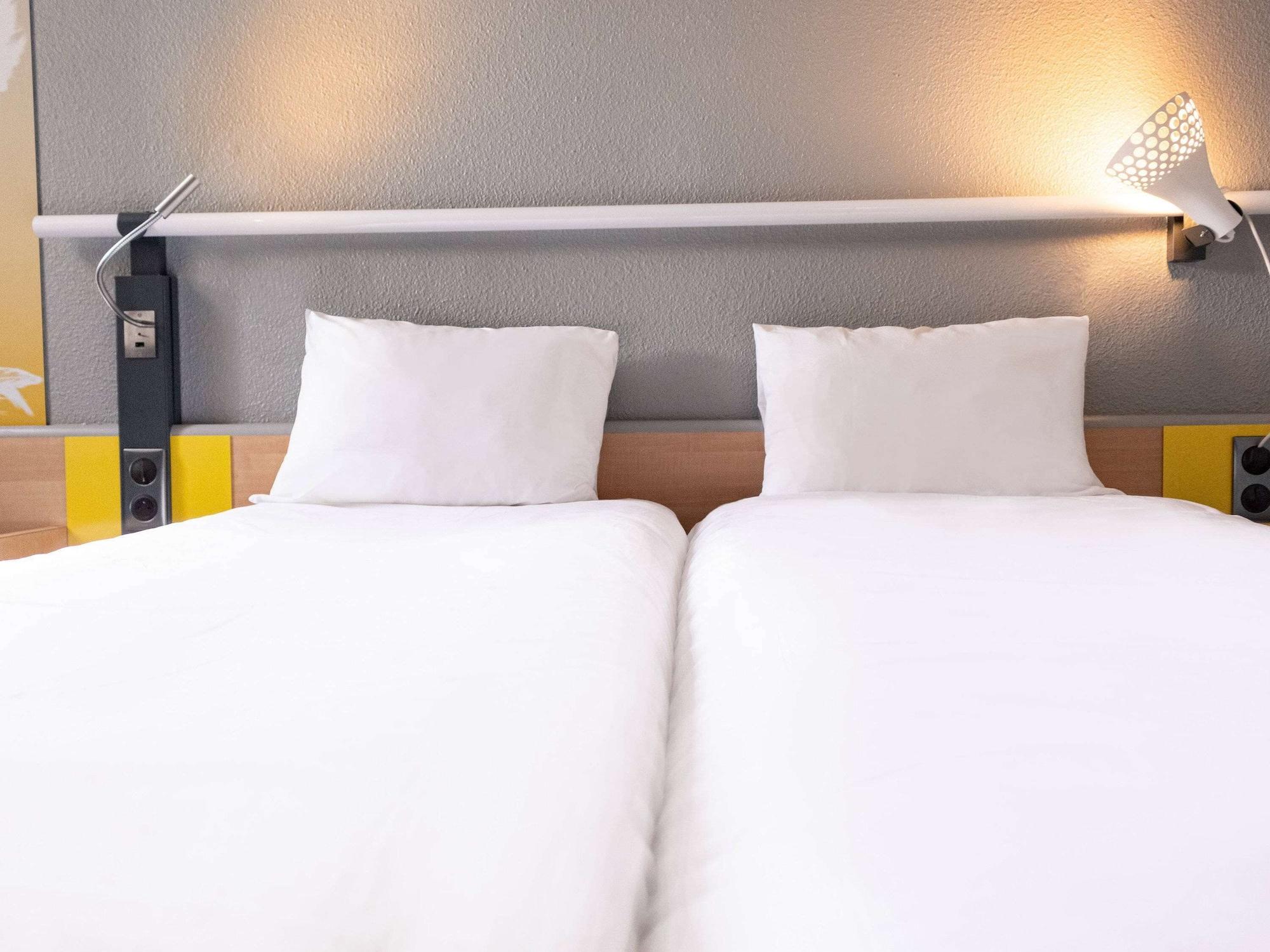 Отель Ibis Paris Женвилье Экстерьер фото