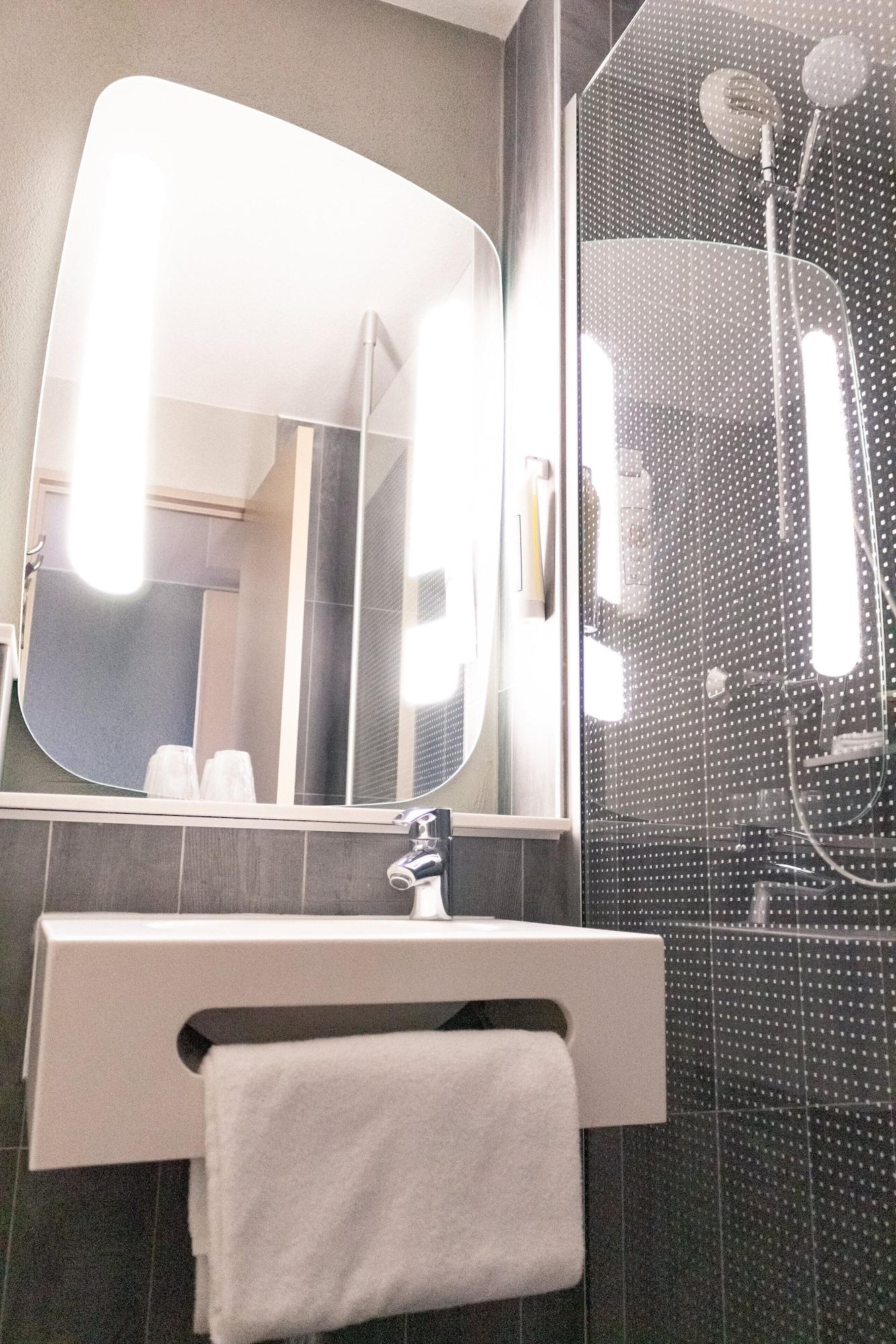 Отель Ibis Paris Женвилье Экстерьер фото