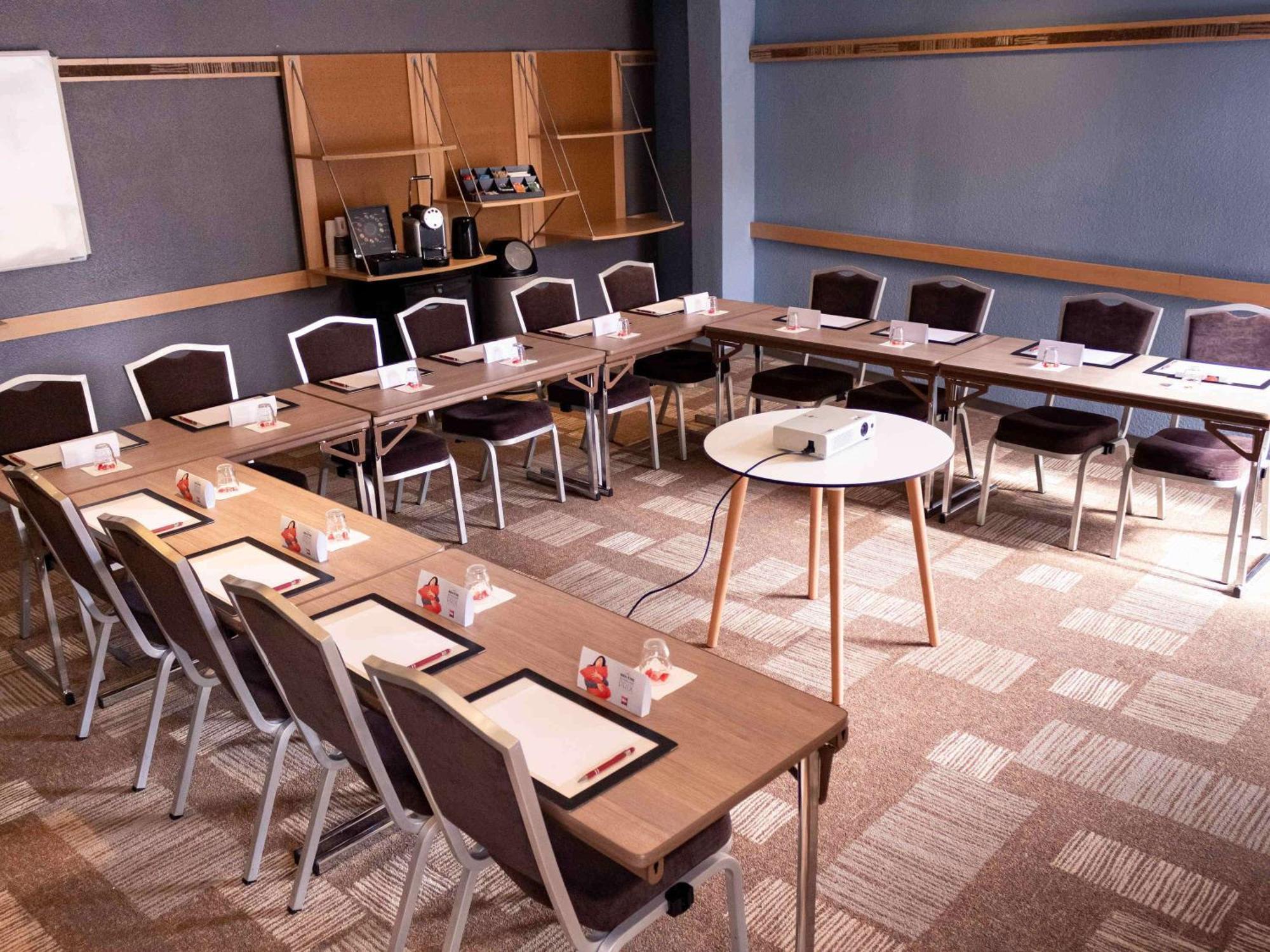 Отель Ibis Paris Женвилье Экстерьер фото