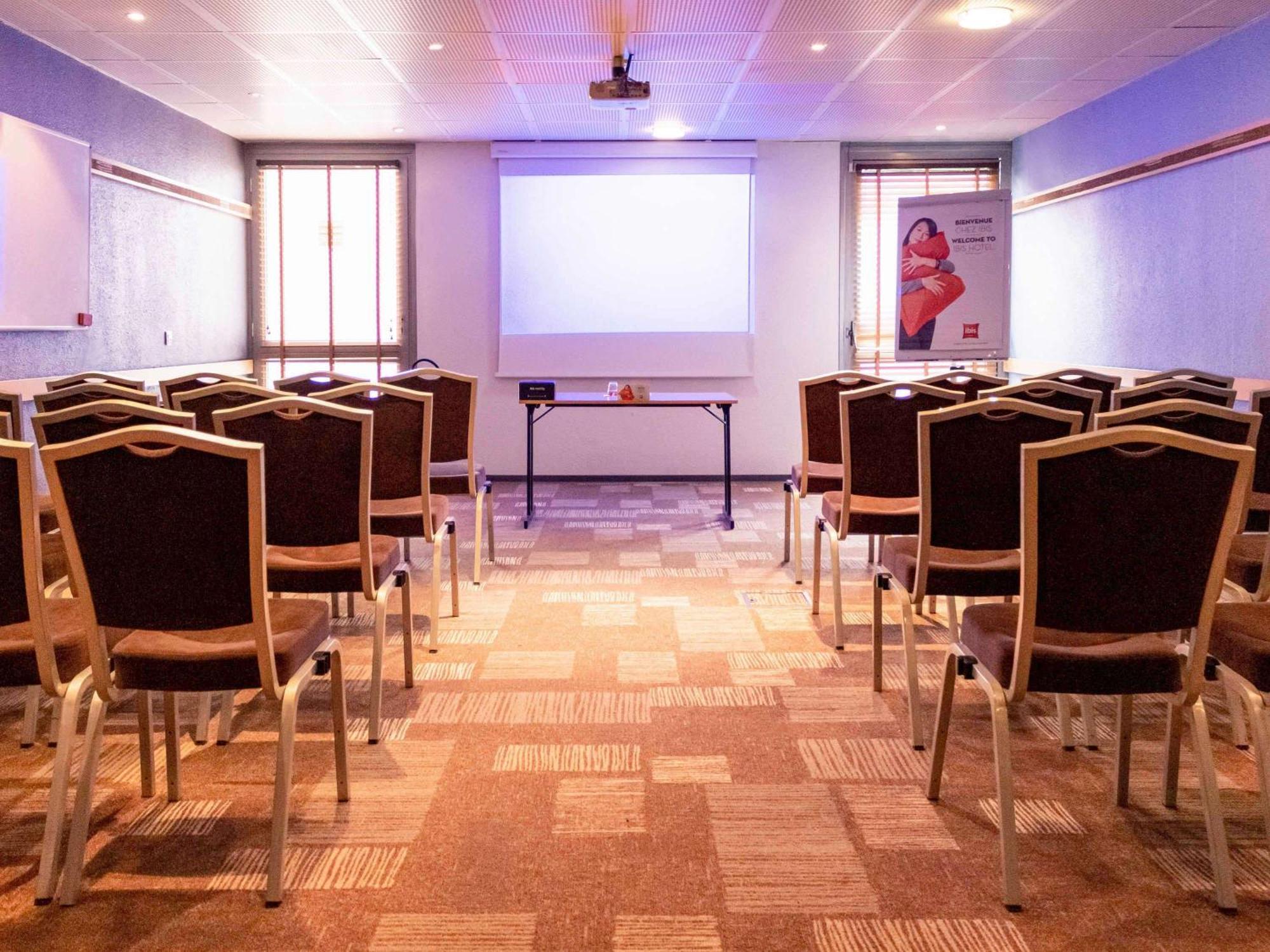 Отель Ibis Paris Женвилье Экстерьер фото