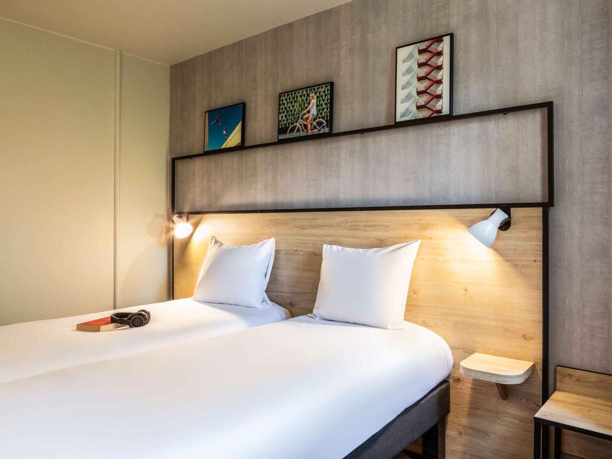 Отель Ibis Paris Женвилье Экстерьер фото