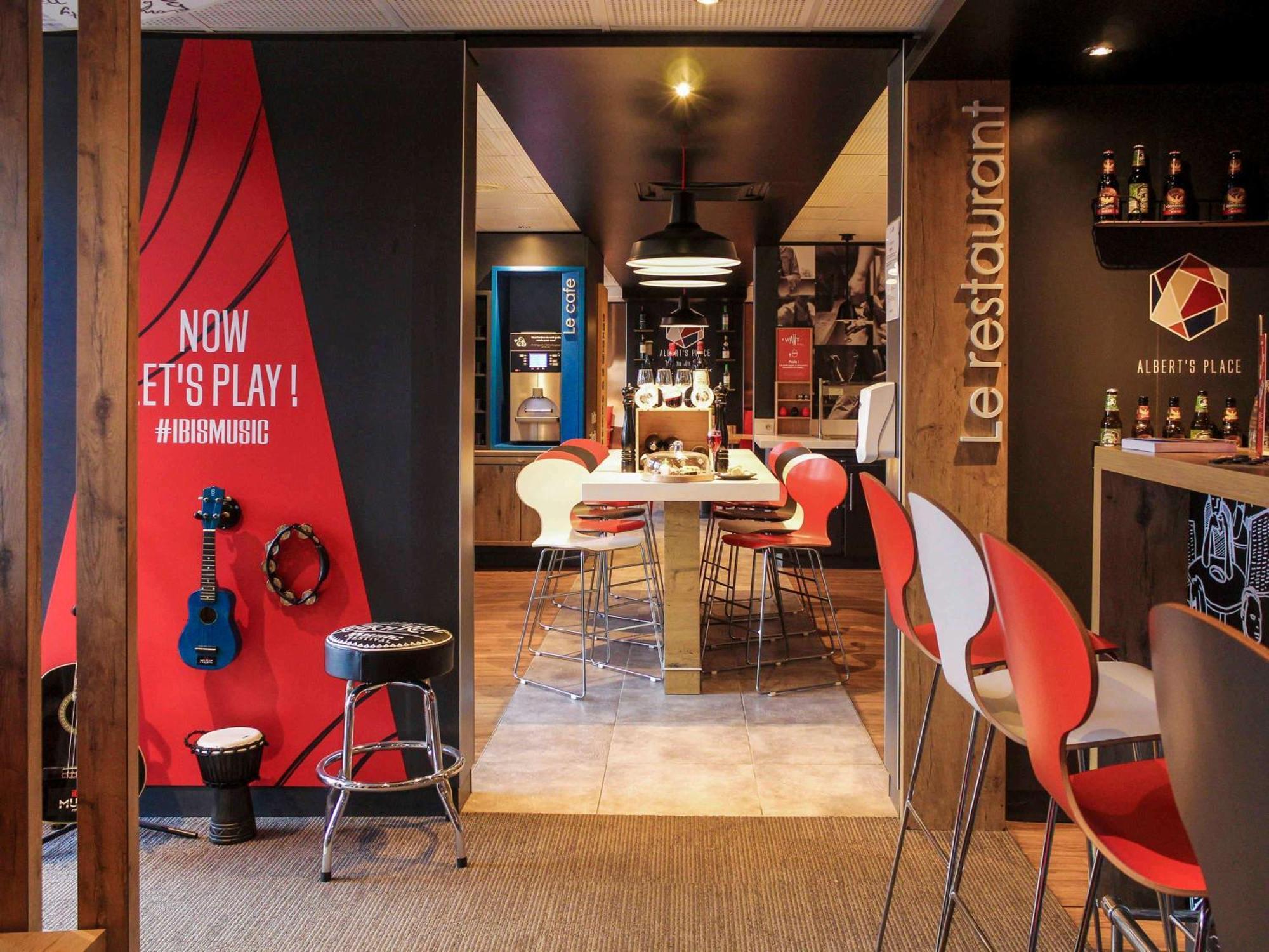 Отель Ibis Paris Женвилье Экстерьер фото
