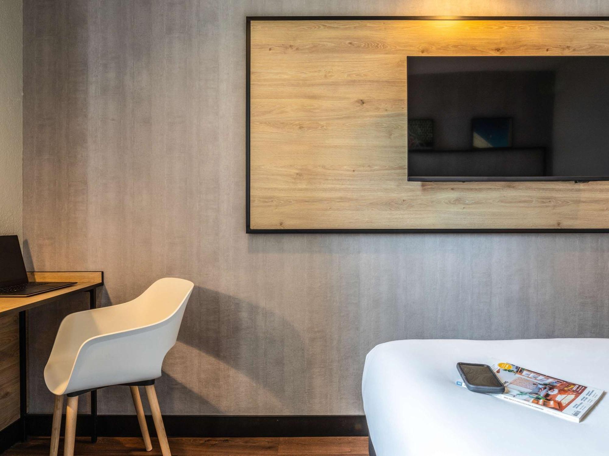 Отель Ibis Paris Женвилье Экстерьер фото