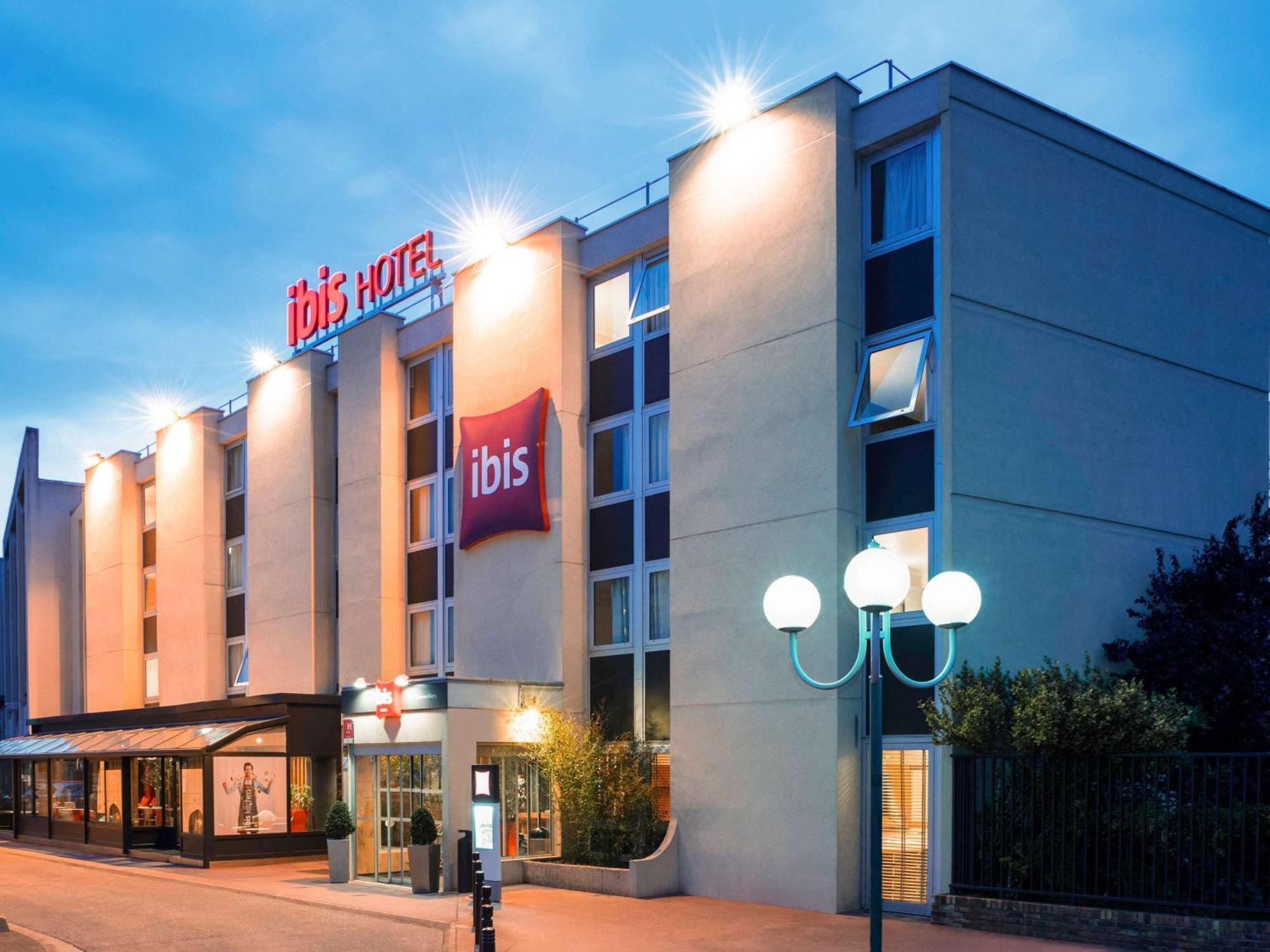 Отель Ibis Paris Женвилье Экстерьер фото