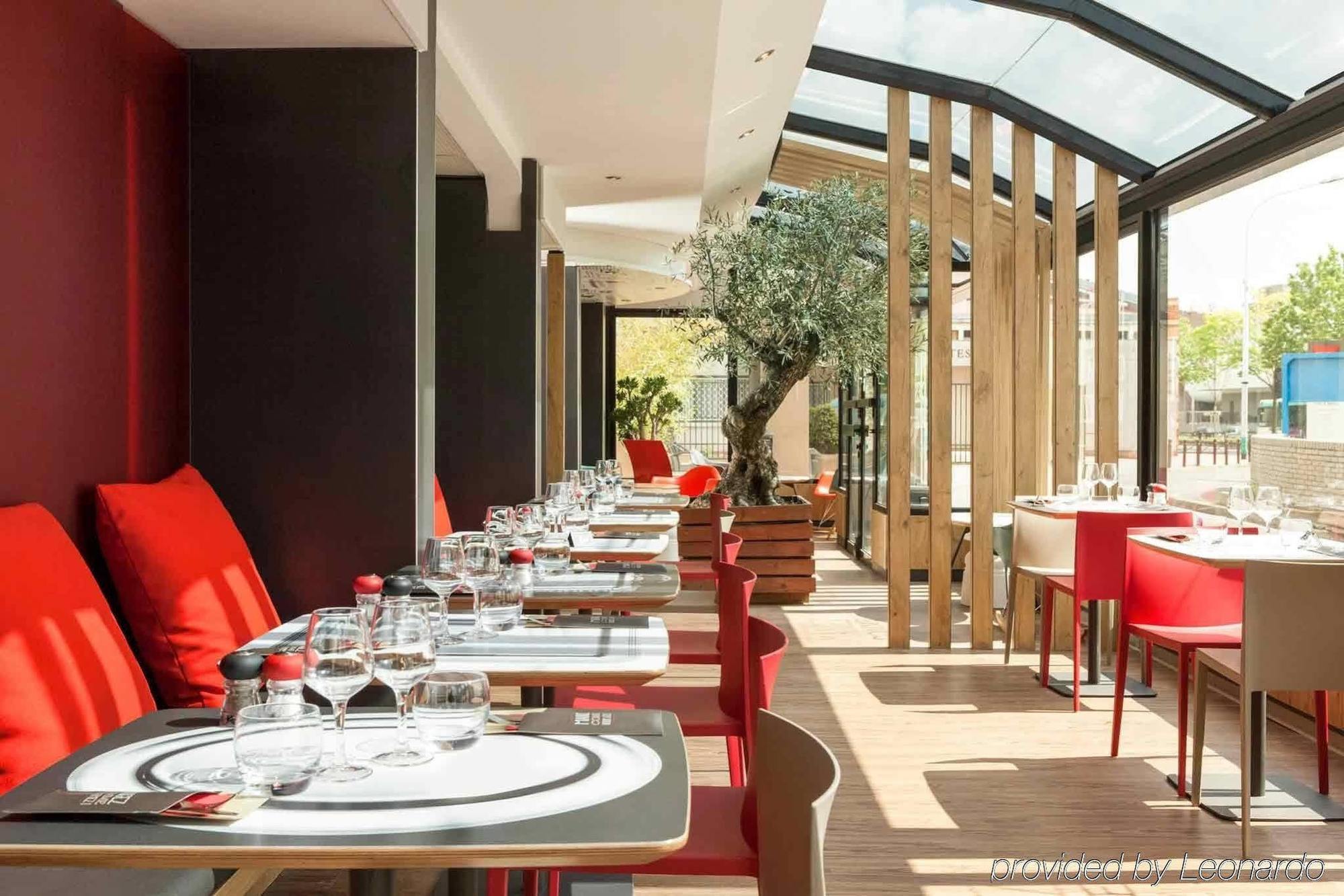 Отель Ibis Paris Женвилье Экстерьер фото
