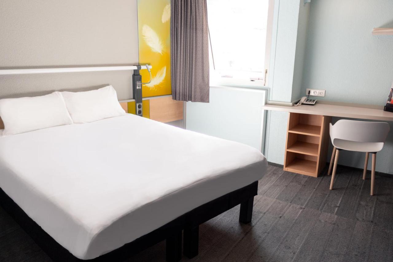 Отель Ibis Paris Женвилье Экстерьер фото