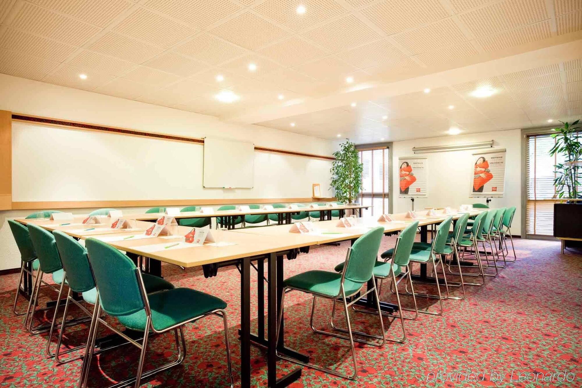 Отель Ibis Paris Женвилье Экстерьер фото